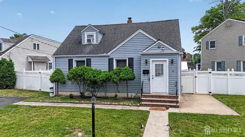 6 Hayes Ct, North Brunswick, NJ 08902