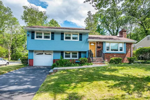 77 Woodside Ave, Metuchen, NJ 08840