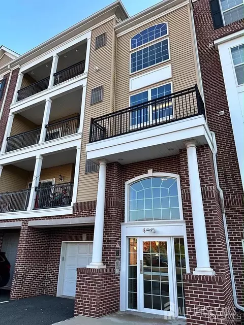 534 Doral Ct, Piscataway, NJ 08854
