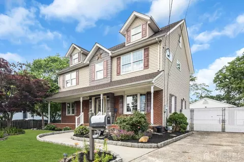 137 Woodland Ave, Fords, NJ 08863