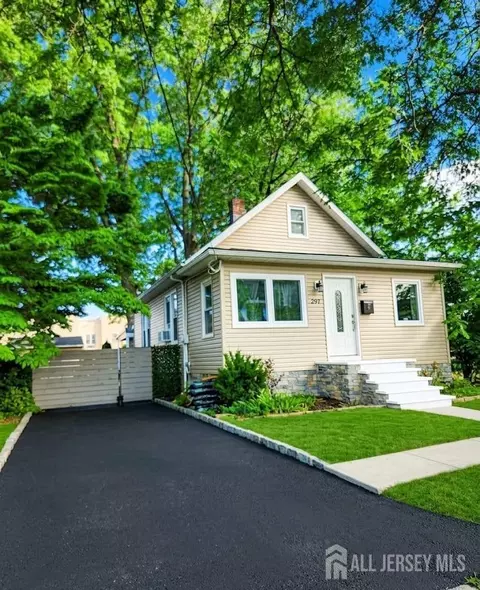 297 Grove St, Woodbridge, NJ 07095