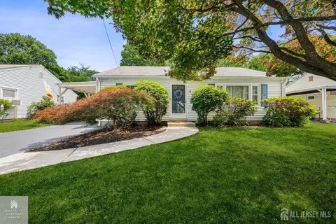 7 Pierrepont Ave, Middlesex, NJ 08846