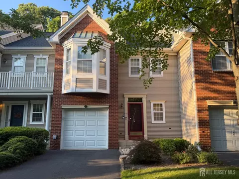 10 Burr Ct, Plainsboro, NJ 08536
