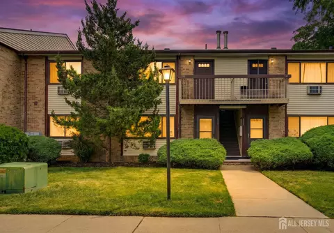 119 Cricket Ln, Woodbridge, NJ 07095