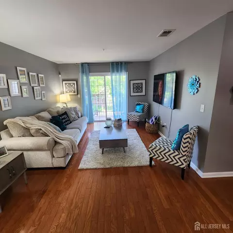 1325 Fernwood Ct, New Brunswick, NJ 08901