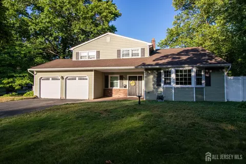 3 Lycoming Ln, East Brunswick, NJ 08816