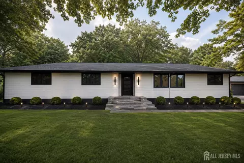 26 Bentley Rd, Monroe, NJ 08831