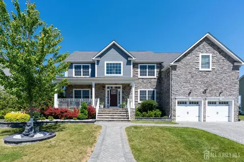 37 Americana Pl, Monroe, NJ 08831