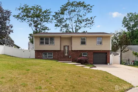 21 Ash Rd, Edison, NJ 08817