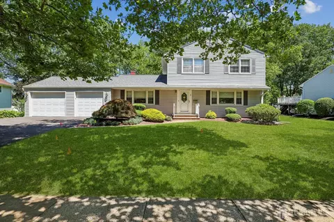 5 Dogwood Ct, East Brunswick, NJ 08816