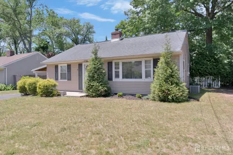 8 Pierrepont Ave, Middlesex, NJ 08846