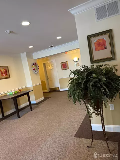 85 Liddle Ave, Edison, NJ 08837