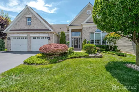 160 Tournament Dr, Monroe, NJ 08831