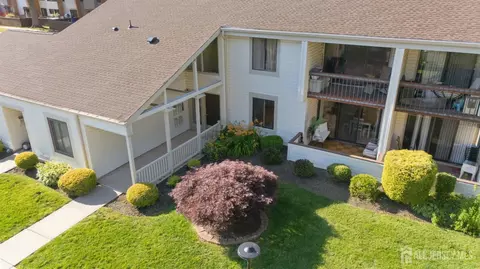 5 Avon Dr #5S, East Windsor, NJ 08520