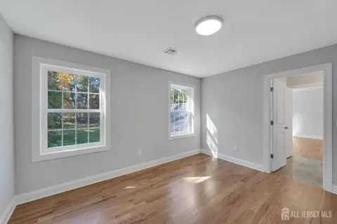 Bedroom - 21 King St, Edison, NJ 08820 photo 3 of 4