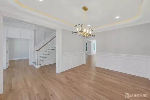 Entry Way - 21 King St, Edison, NJ 08820 photo 2 of 9