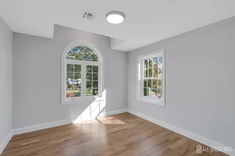 Bedroom - 21 King St, Edison, NJ 08820 photo 2 of 4
