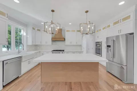 Kitchen - 21 King St, Edison, NJ 08820 photo 2 of 2