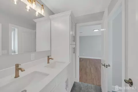 Entry Way - 21 King St, Edison, NJ 08820 photo 8 of 9