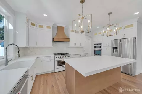 Kitchen - 21 King St, Edison, NJ 08820 photo 1 of 2
