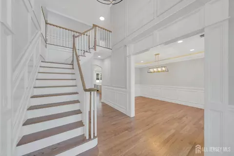 Entry Way - 21 King St, Edison, NJ 08820 photo 4 of 9
