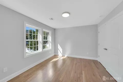 Bedroom - 21 King St, Edison, NJ 08820 photo 4 of 4