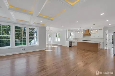 Living - 21 King St, Edison, NJ 08820 photo 3 of 3