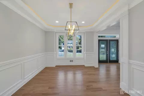 Entry Way - 21 King St, Edison, NJ 08820 photo 3 of 9