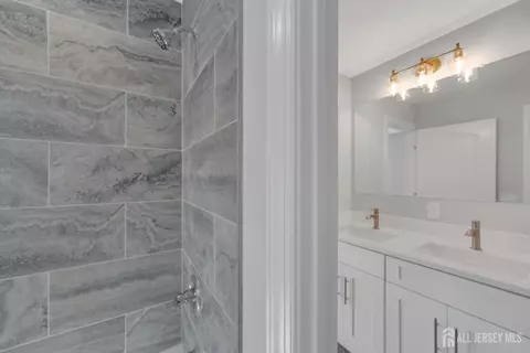 Entry Way - 21 King St, Edison, NJ 08820 photo 9 of 9