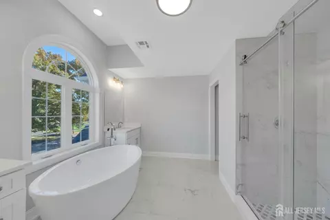 Bath - 21 King St, Edison, NJ 08820 photo 5 of 5