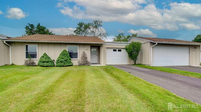 27 Larch Plz, Monroe, NJ 08831