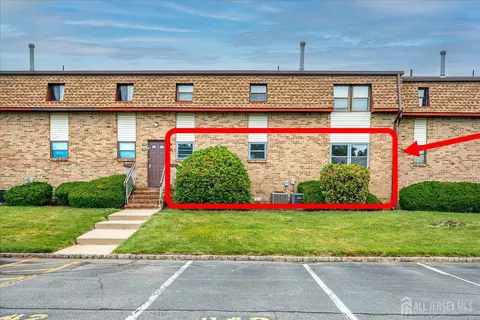 1213 N Oaks Blvd N, North Brunswick, NJ 08902