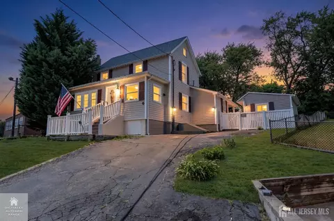 13 Hensler Ln, Sayreville, NJ 08872