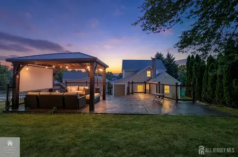 13 Hensler Ln, Sayreville, NJ 08872