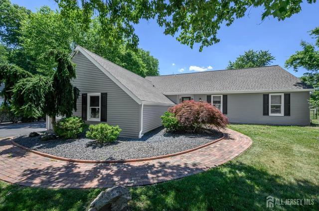 111 Corrine Dr, Pennington, NJ 08534