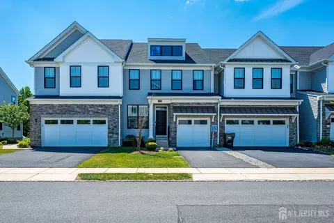 14 Hyacinth Ln, Monroe, NJ 08831
