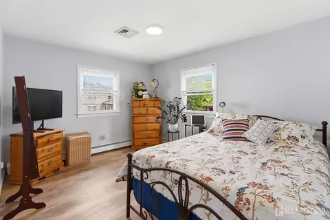 Bedroom - 16 E Pleasant Ave, Sewaren, NJ 07077 photo 3 of 5