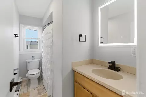 Bath - 16 E Pleasant Ave, Sewaren, NJ 07077 photo 2 of 2