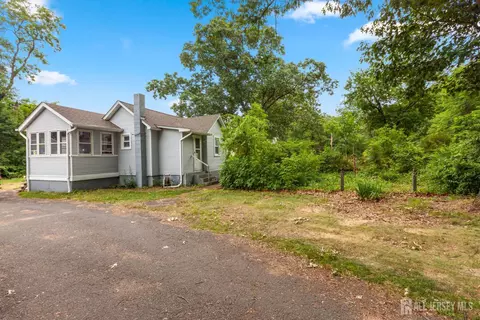 19 Sandfield Rd, Old Bridge, NJ 08857