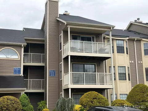 60 Lear Ct, East Brunswick, NJ 08816