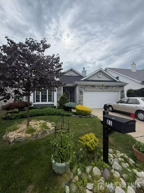 21 Westminster Dr, Monroe, NJ 08831