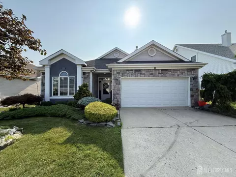 21 Westminster Dr, Monroe, NJ 08831