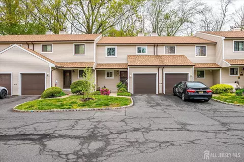 12 Tulip Ct, Edison, NJ 08820