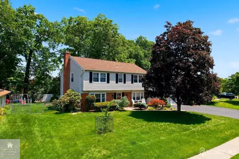 13 Abbott Rd, Somerset, NJ 08873