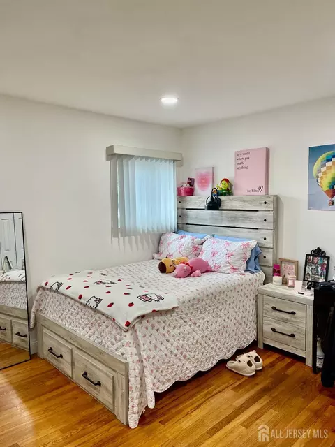 Bedroom - 101 Lee Dr, Middlesex, NJ 08846 photo 3 of 8