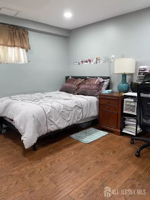Bedroom - 101 Lee Dr, Middlesex, NJ 08846 photo 8 of 8