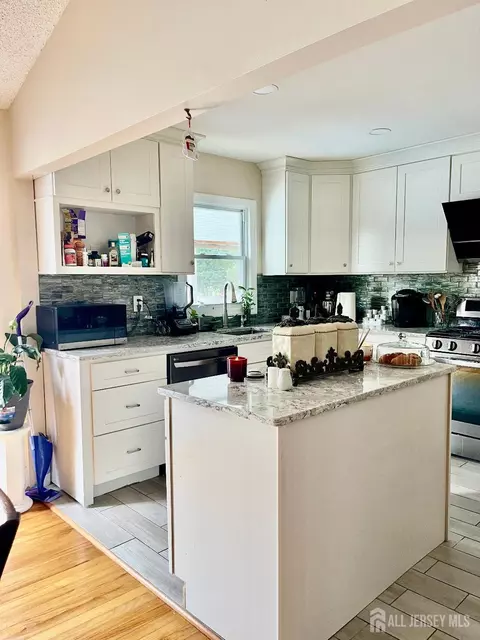 Kitchen - 101 Lee Dr, Middlesex, NJ 08846 photo 3 of 9