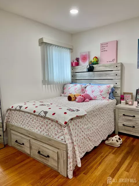 Bedroom - 101 Lee Dr, Middlesex, NJ 08846 photo 2 of 8
