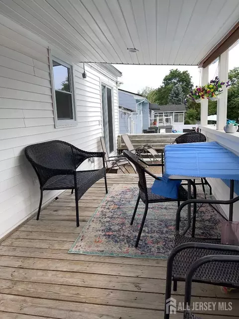 Exterior - 101 Lee Dr, Middlesex, NJ 08846 photo 5 of 5
