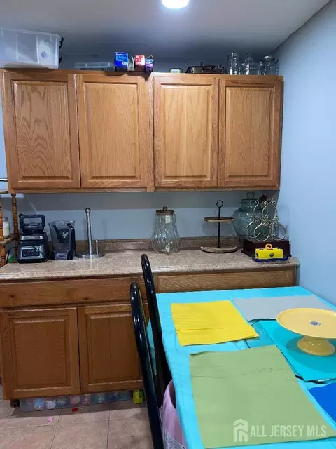 Kitchen - 101 Lee Dr, Middlesex, NJ 08846 photo 8 of 9